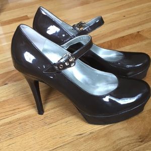 GEUSS Brown paten leather maryjane stilettos